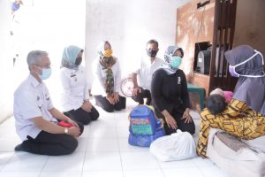 Pemprov Lampung Salurkan Bansos Penyandang Disabilitas Ringankan Beban Terdampak Covid-19