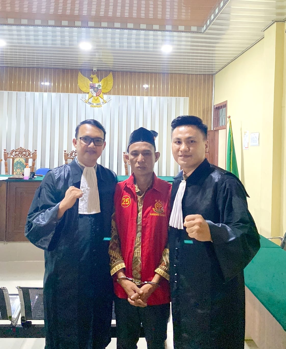 Didampingi Dede Setiawan S.H dan Bambang Irawan S.H Terdakwa Birin Lepas Dari Tuntutan Hukum