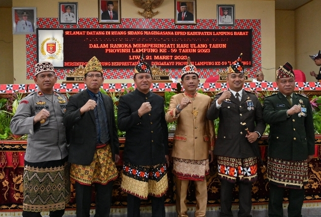 DPRD LAMPUNG BARAT GELAR PARIPURNA HUT PROVINSI LAMPUNG KE-59