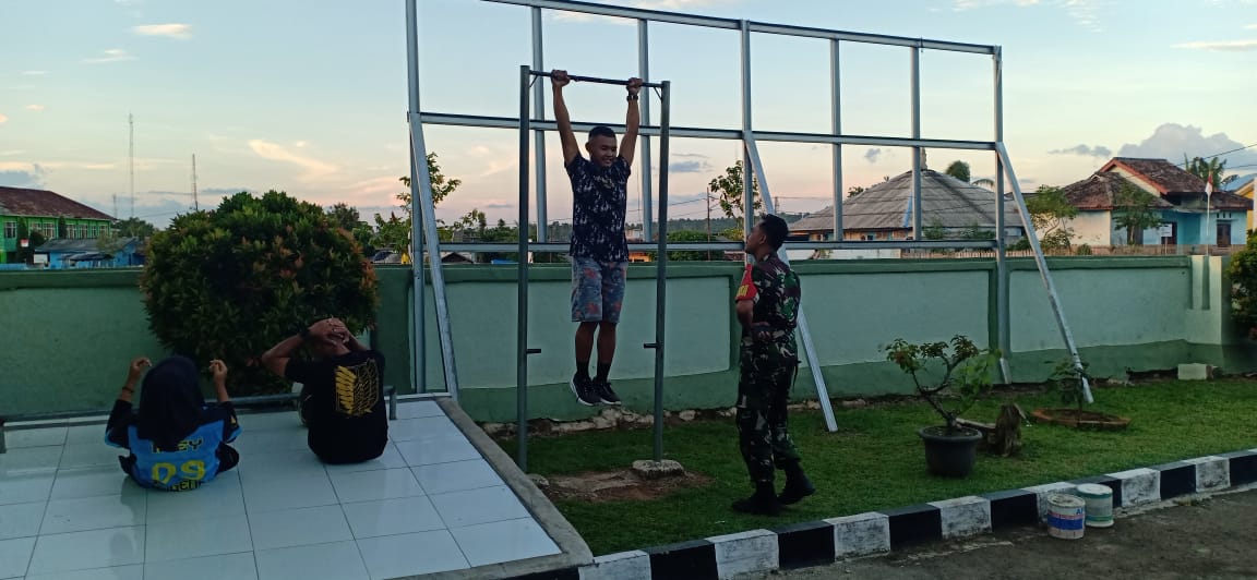 Siapkan Fisik dan Mental Calon Prajurit TNI, Babinsa Kodim 0421/Ls Melaksanakan Pembinaan Kepada Remaja