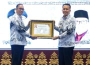 Dinilai BerKomitmen Kuat Kembangkan Profesi Guru, Pj Gubernur Agus Fatoni Diberi Penghargaan oleh PGRI Sumsel