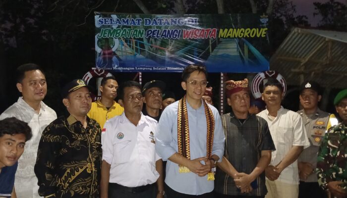 Egi Bupati Lampung Selatan Resmikan “Jembatan Pelangi” Wisata Mangrove Bakauheni Berbasis Edukasi Alam