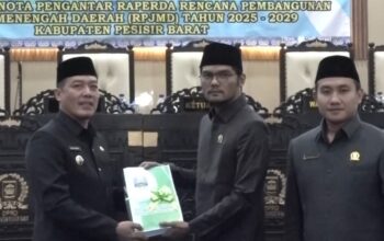 DPRD PESIBAR GELAR PARIPURNA RANPERDA TENTANG RPJMD TAHUN 2025-2029 – KINGS TV