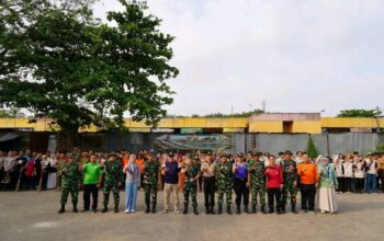 Danrem 043/Gatam Pimpin Aksi Bersih Pasar Cendrawasih Sambut HUT Ke-1 Kodam XXl/Radin Inten