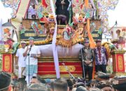 Diarak di Atas Bade 24 Meter, Bupati Radityo Egi Bawa Mimpi Besar Balinuraga Jadi ‘Penglipuran’ Kedua pada 2027