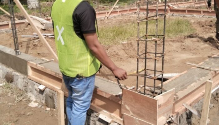 Proyek Program revitalisasi sekolah terdampak bencana senilai 2,975 Milyard terindikasi menyalahi aturan. Ketua LSM Garuda DPW Sumbar Bj. Rahmat Harus diusut tuntas yang berwenang