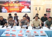 Kapolresta Barelang Pimpin Konferensi Pers Pengungkapan Kasus Pembunuhan di Perumahan Puri Agung 4 Tahap 2 Kel. Mangsang Sei Beduk Batam